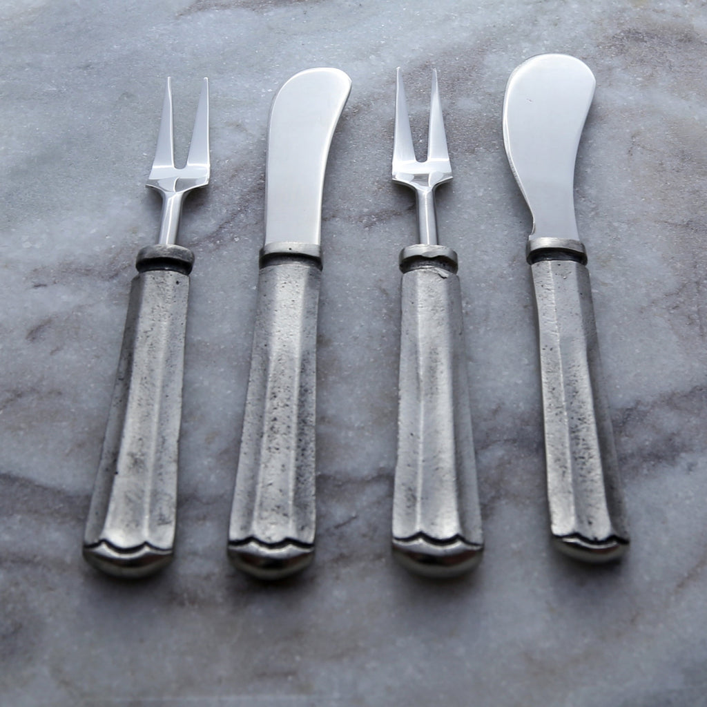 Ensemble 4 pièces de tartineur et fourchette à fromage antique Maharaja en argent.