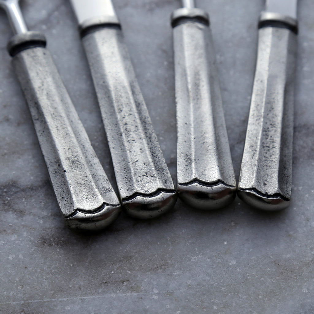 Ensemble 4 pièces de tartineur et fourchette à fromage antique Maharaja en argent.
